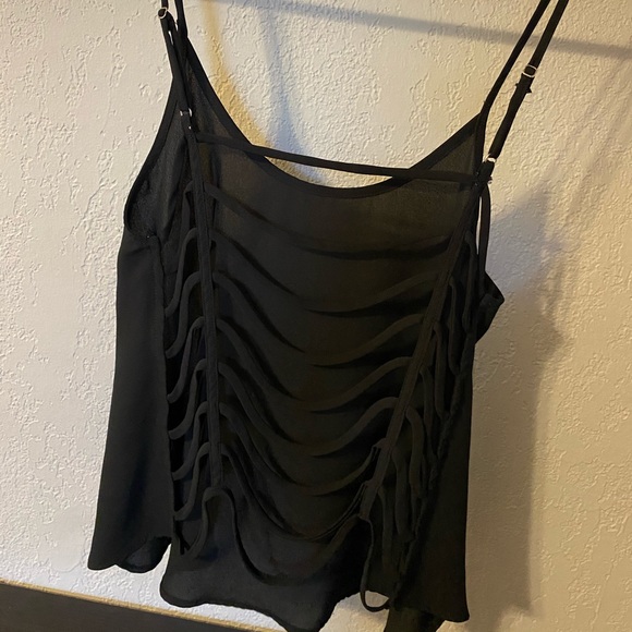 Black flowy tank- open back - Picture 2 of 4